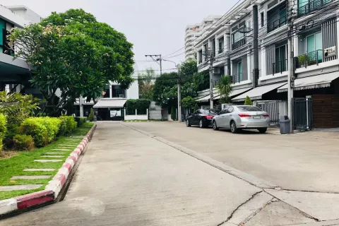 Townhouse in Bangkok, Thailand 3 bedrooms № 139717 - photo 9