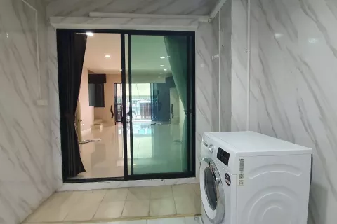 Townhouse in Bangkok, Thailand 3 bedrooms № 139717 - photo 3