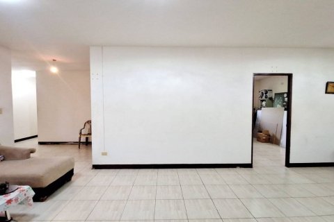 Дом в Удонтхани, Таиланд с 8 спальнями  № 152893 - фото 14