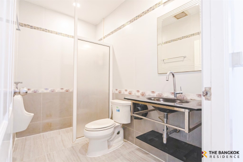 Townhouse in Bangkok, Thailand 4 bedrooms № 189506