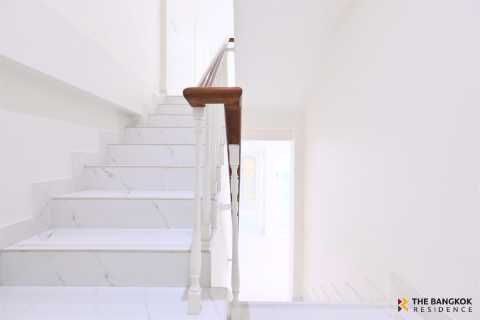 Townhouse in Bangkok, Thailand 4 bedrooms № 189504