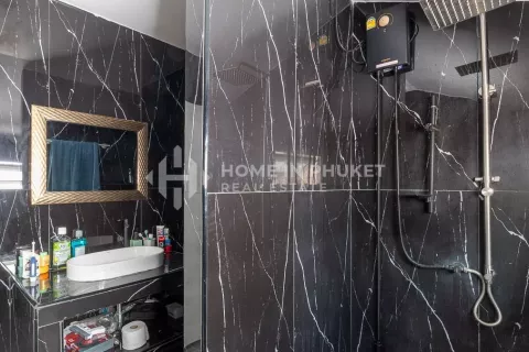 House in Kathu, Thailand 4 bedrooms № 133582 - photo 19