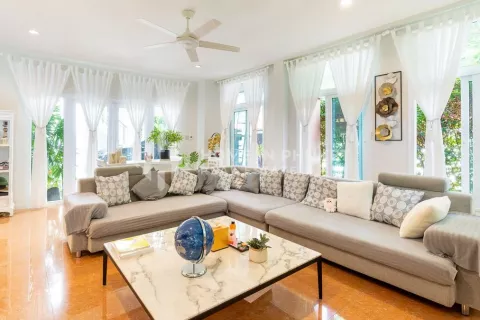 House in Kathu, Thailand 4 bedrooms № 133582 - photo 5