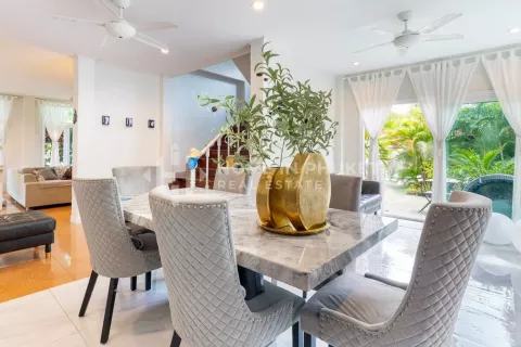 House in Kathu, Thailand 4 bedrooms № 133582 - photo 8