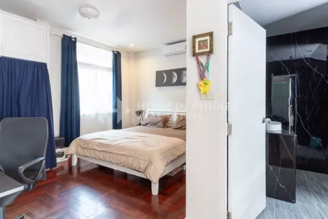 House in Kathu, Thailand 4 bedrooms № 133582 - photo 18