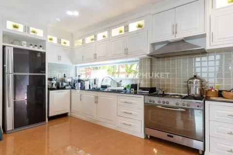 House in Kathu, Thailand 4 bedrooms № 133582 - photo 10