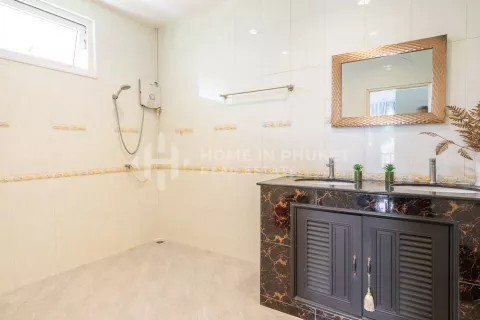 House in Kathu, Thailand 4 bedrooms № 133582 - photo 17