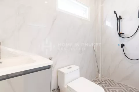 House in Kathu, Thailand 4 bedrooms № 133582 - photo 25