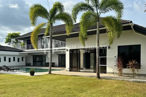 House in Phuket, Thailand 4 bedrooms № 133584 - photo 1