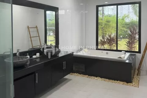 House in Phuket, Thailand 4 bedrooms № 133584 - photo 16