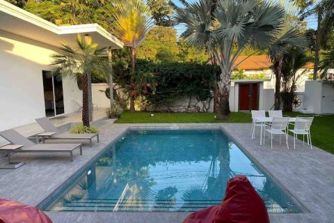 Villa in Phuket, Thailand 4 bedrooms № 137460 - photo 17