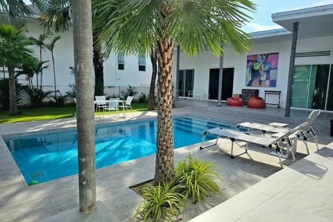 Villa in Phuket, Thailand 4 bedrooms № 137460 - photo 26