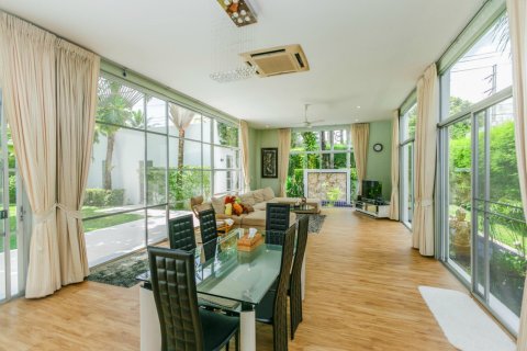 Villa in Bang Tao, Thailand 2 bedrooms № 223345