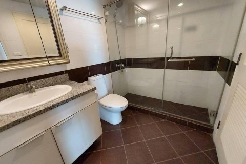 Condo à Khlong Toei, Bangkok, Thaïlande, 2 chambres № 137984 - photo 8
