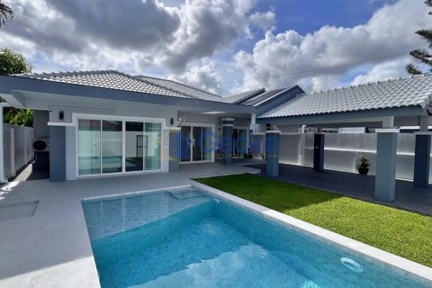 House in Pattaya, Thailand 3 bedrooms № 195844