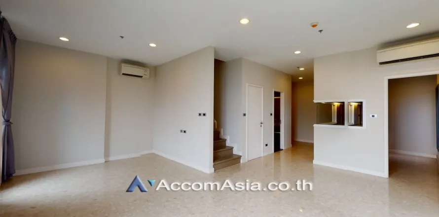 Duplex in Khlong Toei, Bangkok, Thailand 2 Schlafzimmer № 215158