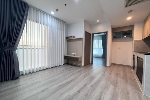 Condo in Bangkok, Thailand, 2 bedrooms  № 158207 - photo 2