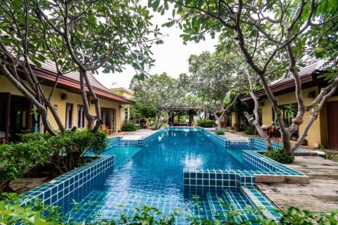 Hotel in Pran Buri, Thailand 1000 sq.m. № 114110 - photo 1