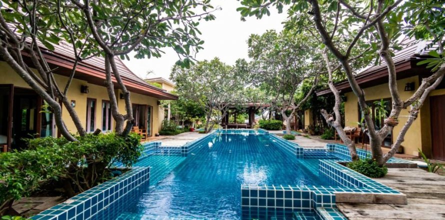 Hotel in Pran Buri, Thailand 1000 sq.m. № 114110