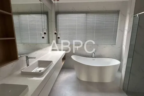 Casa de 4 dormitorios en Pattaya, Tailandia № 212108 - foto 4