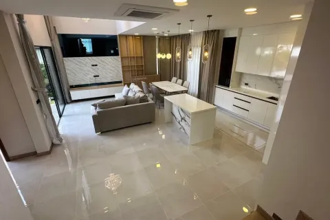 Casa de 4 dormitorios en Pattaya, Tailandia № 212108 - foto 15