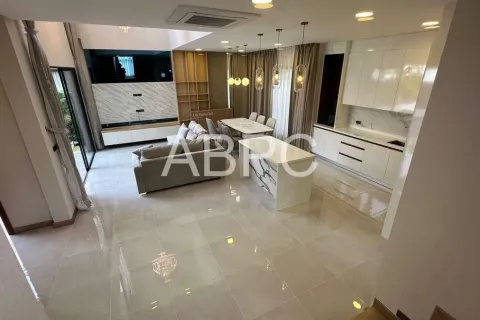Casa de 4 dormitorios en Pattaya, Tailandia № 212108 - foto 5