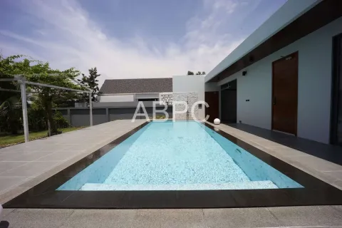 Casa de 3 dormitorios en Pattaya, Tailandia № 212109 - foto 3