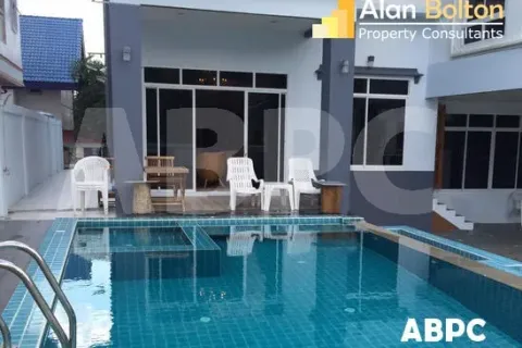 Casa de 5 dormitorios en Jomtien Beach, Pattaya, Tailandia № 212110 - foto 2