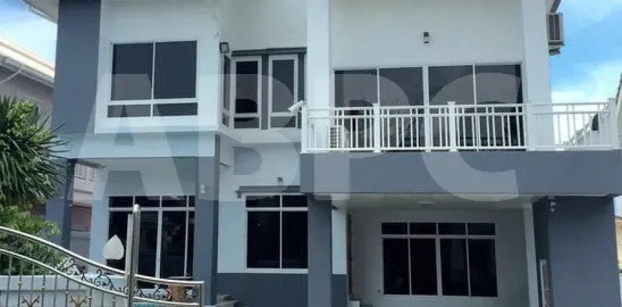 Casa de 5 dormitorios en Jomtien Beach, Pattaya, Tailandia № 212110