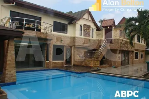 Casa de 5 dormitorios en Pattaya, Tailandia № 212113 - foto 5