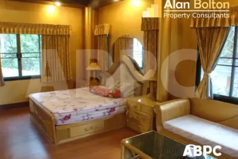 Casa de 5 dormitorios en Pattaya, Tailandia № 212113 - foto 3