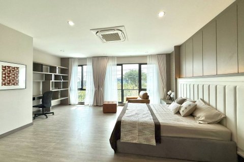 House in Bangkok, Thailand 4 bedrooms № 181099 - photo 6