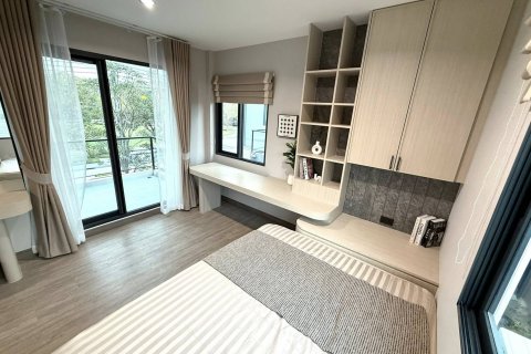 House in Bangkok, Thailand 4 bedrooms № 181099 - photo 12