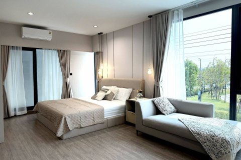 House in Bangkok, Thailand 4 bedrooms № 181099 - photo 3