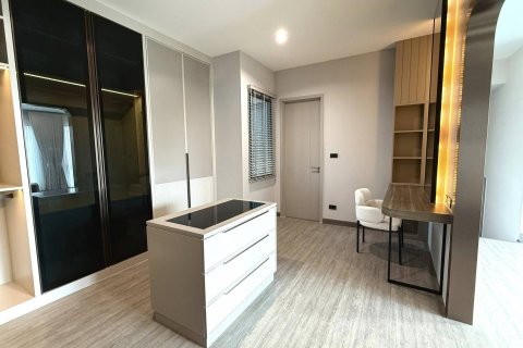 House in Bangkok, Thailand 4 bedrooms № 181099 - photo 11