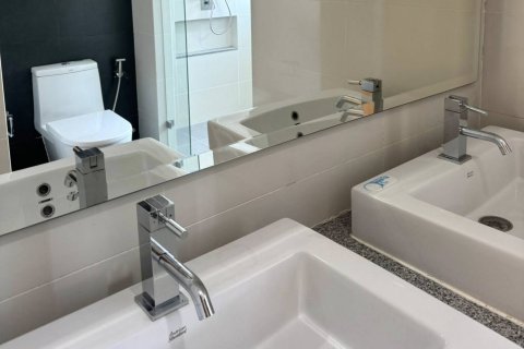 Condo in Bangkok, Thailand, 3 bedrooms № 181094 - photo 11