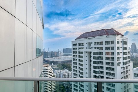 Condo in Bangkok, Thailand, 3 bedrooms № 181094 - photo 4