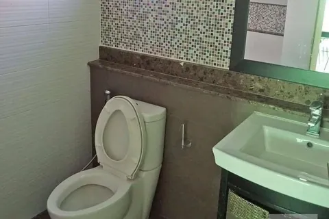 Haus in Samut Prakan, Thailand 4 Schlafzimmer № 219023 - Foto 13