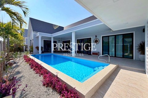 House in Pattaya, Thailand 4 bedrooms № 197661