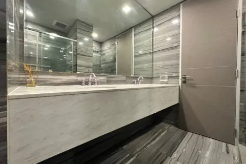 Condo in Watthana, Bangkok, Thailand, 3 bedrooms  № 158673 - photo 16