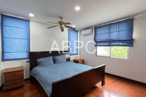 Casa de 3 dormitorios en Pattaya, Tailandia № 210893 - foto 12