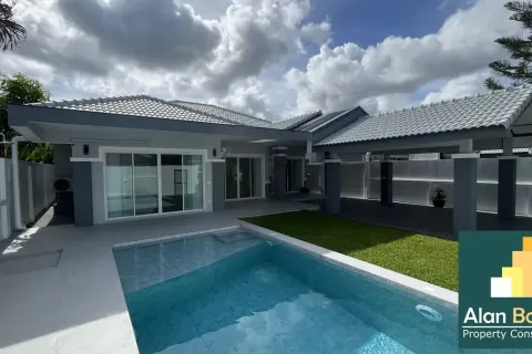 House in Pattaya, Thailand 4 bedrooms № 210890