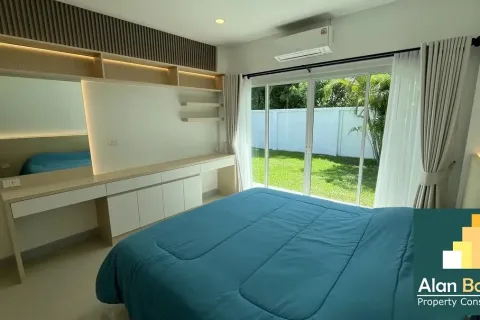 Casa de 4 dormitorios en Pattaya, Tailandia № 210890 - foto 4