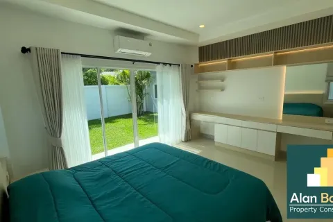 Casa de 4 dormitorios en Pattaya, Tailandia № 210890 - foto 9