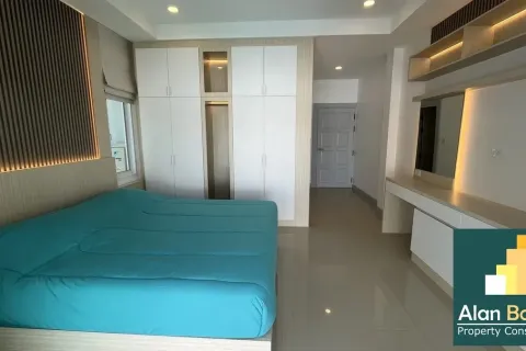 Casa de 4 dormitorios en Pattaya, Tailandia № 210890 - foto 10