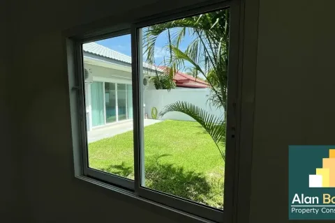 Casa de 4 dormitorios en Pattaya, Tailandia № 210890 - foto 17
