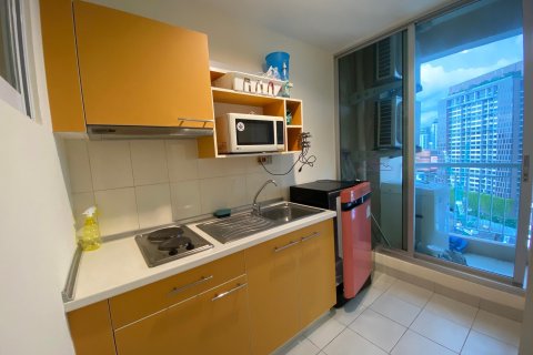Studio dans le Condo à Watthana, Bangkok, Thaïlande  № 171285 - photo 11