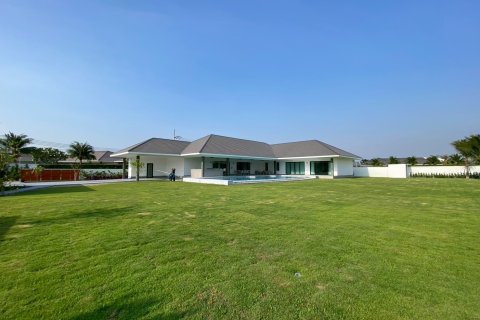 Дом в Хуа Хине, Таиланд с 5 спальнями  № 168088 - фото 2