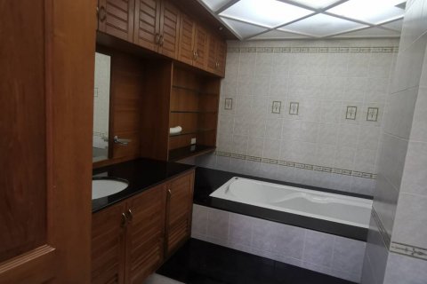 Кондоминиум с 3 спальнями в Бангкоке, Таиланд № 143335 - фото 15