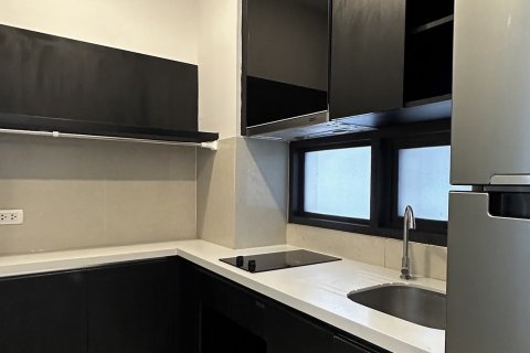 Condo à Phra Khanong, Bangkok, Thaïlande, 2 chambres  № 143338 - photo 10